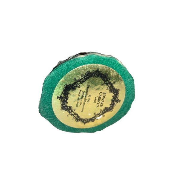 The Victorian Collection Edward & Isobel Carrots Easter Rabbit Figurines - Picture 7 of 9